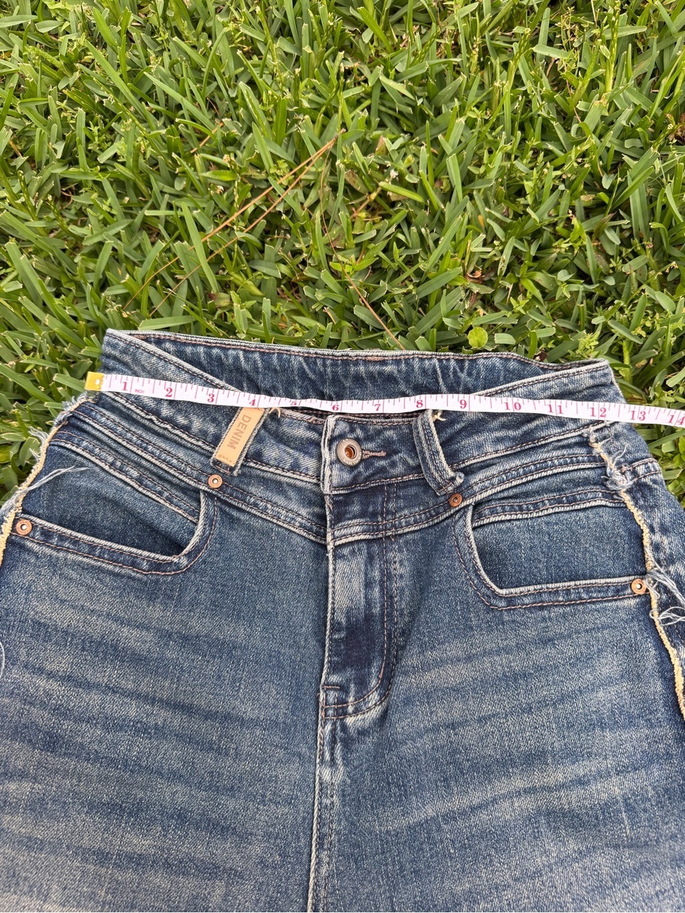 Obey Straight Leg Raw Hem Side Seam Jeans Women’s Size 24 Y2K Skater Denim - Picture 4 of 8